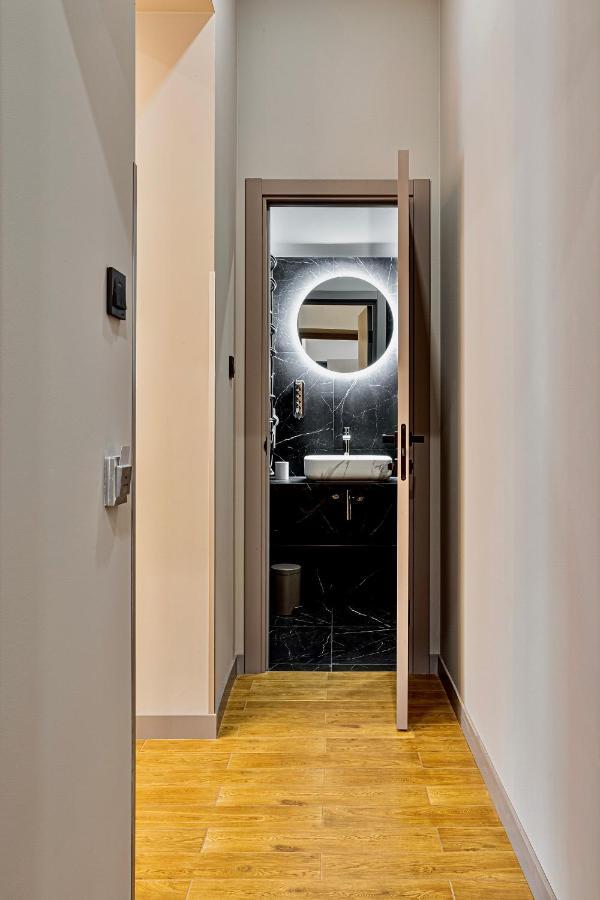 Central Family Boutique Apartments 2 Lviv Exterior photo