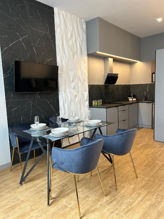 Central Family Boutique Apartments 2 Lviv Exterior photo