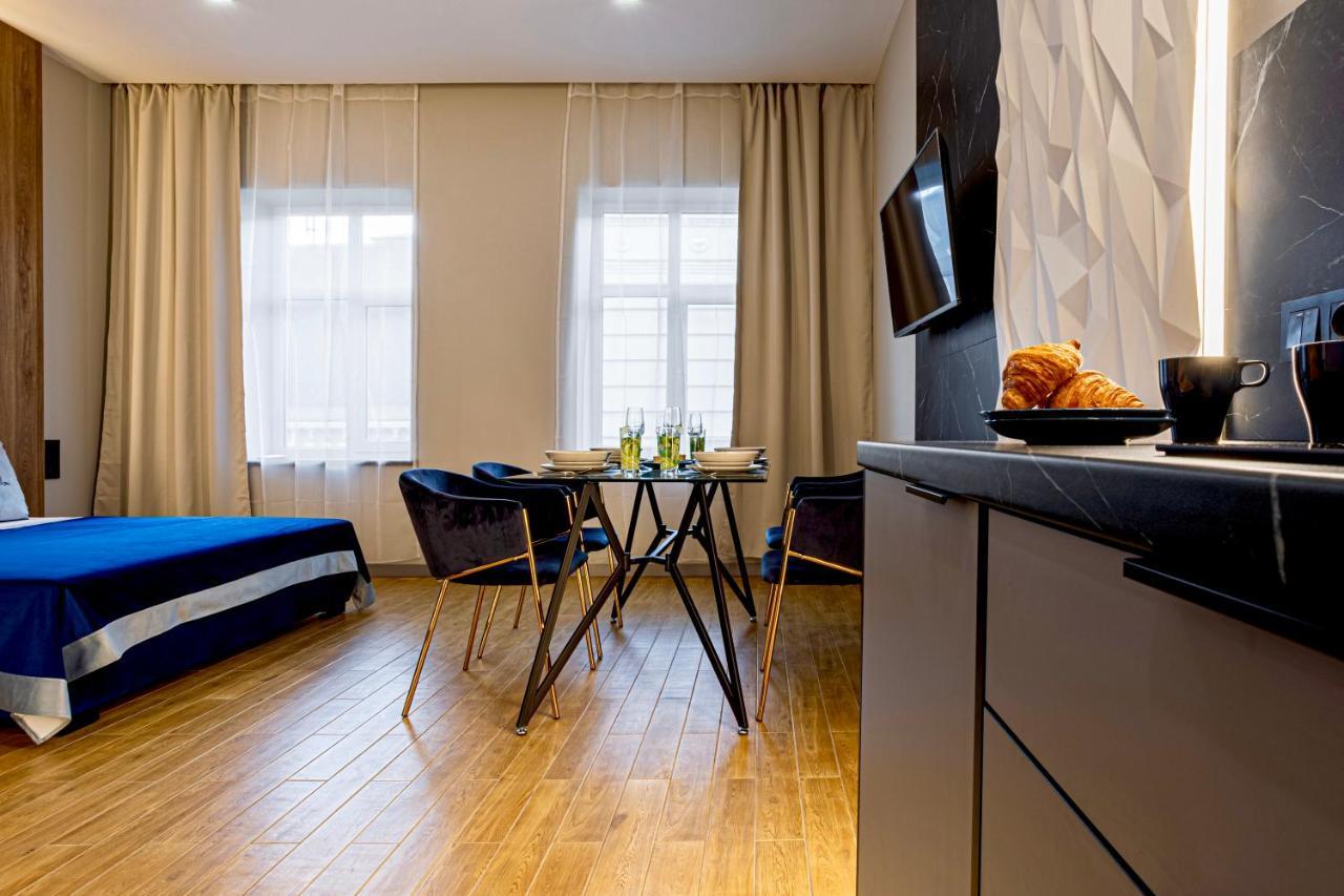 Central Family Boutique Apartments 2 Lviv Exterior photo