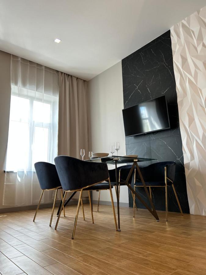 Central Family Boutique Apartments 2 Lviv Exterior photo
