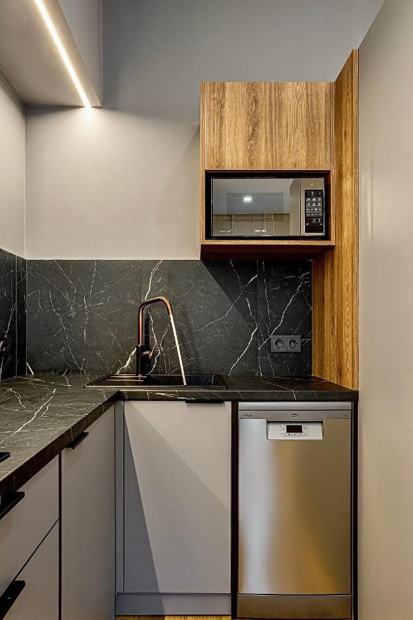Central Family Boutique Apartments 2 Lviv Exterior photo