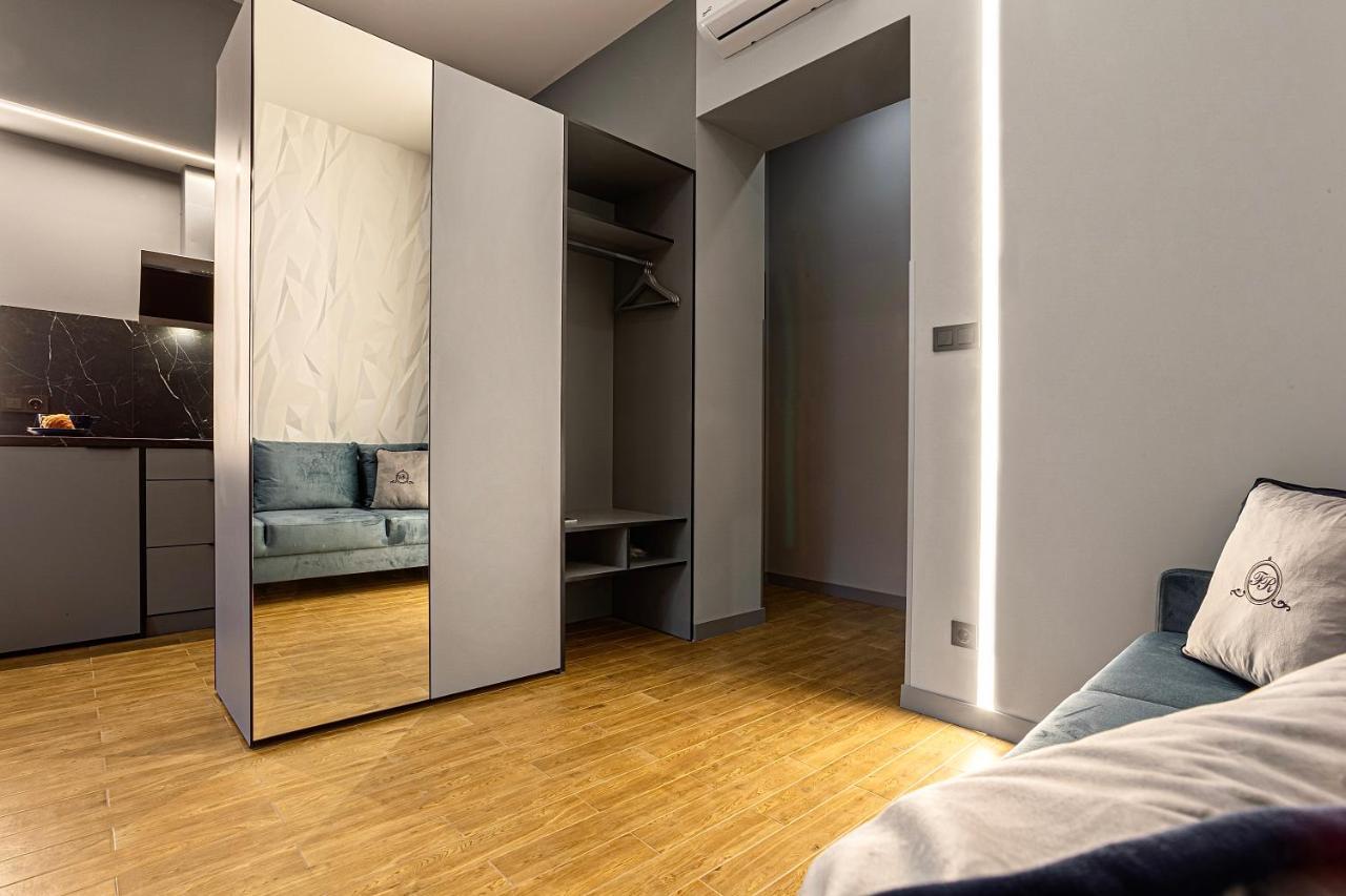 Central Family Boutique Apartments 2 Lviv Exterior photo